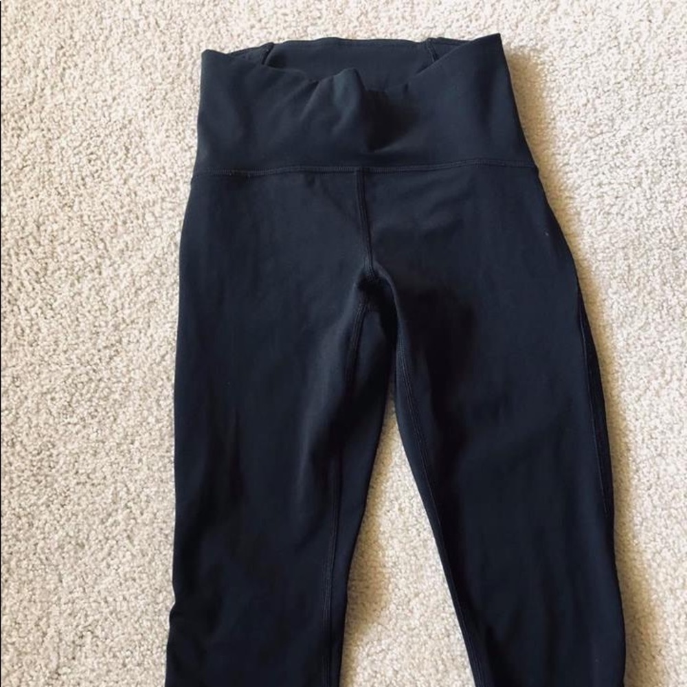 Lululemon size 4 black crop leggings Euc - worn 1x